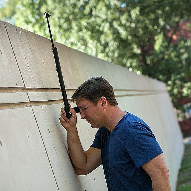 RadGuyCom's tweet image. This guy...totally legit I'm sure #thisguy #notcreepyatall #spygear #thinkgeek #radguy #ra… ift.tt/1kQXpqZ