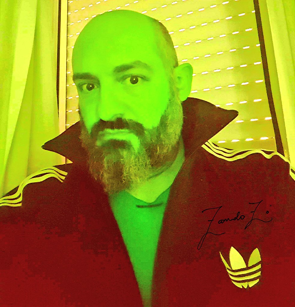 zandolove's tweet photo. #MiércolesDeBarbas para quien no puede verlo por IG. #Misteriosa #Vampiresca #Groarrrrr https://t.co/tanR4pX7Ga