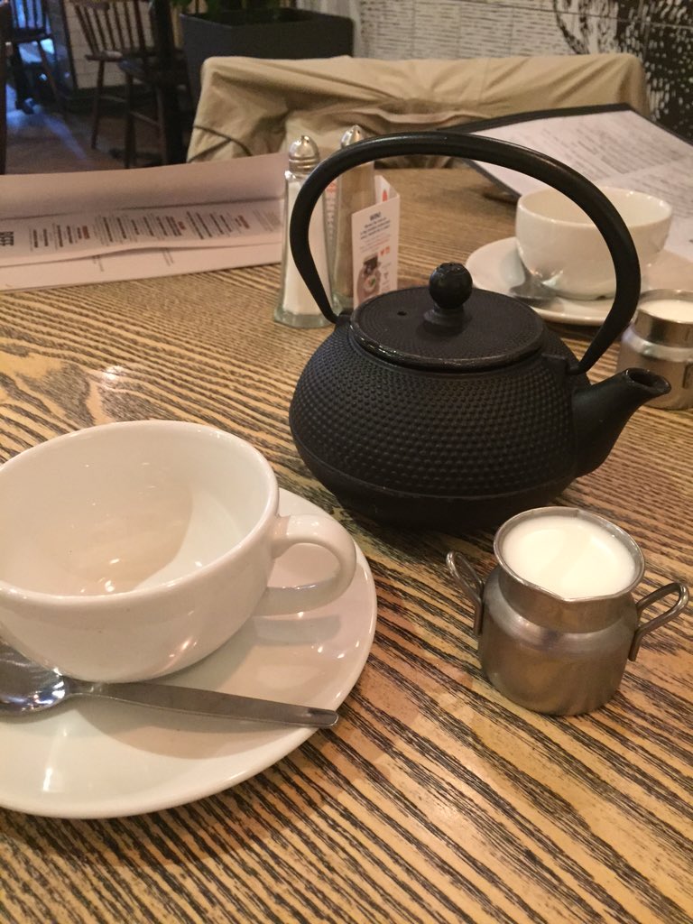 AlisonAch's tweet photo. Is that not the cutest milk churn and teapot you ever did see?
#beefandpudding https://t.co/er45eUq3e6