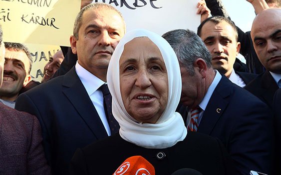 Melek İpek: Senin oğlun ihaleden şunları aldı deselerdi, vatanı terk ederdim bit.ly/1LBEvNi