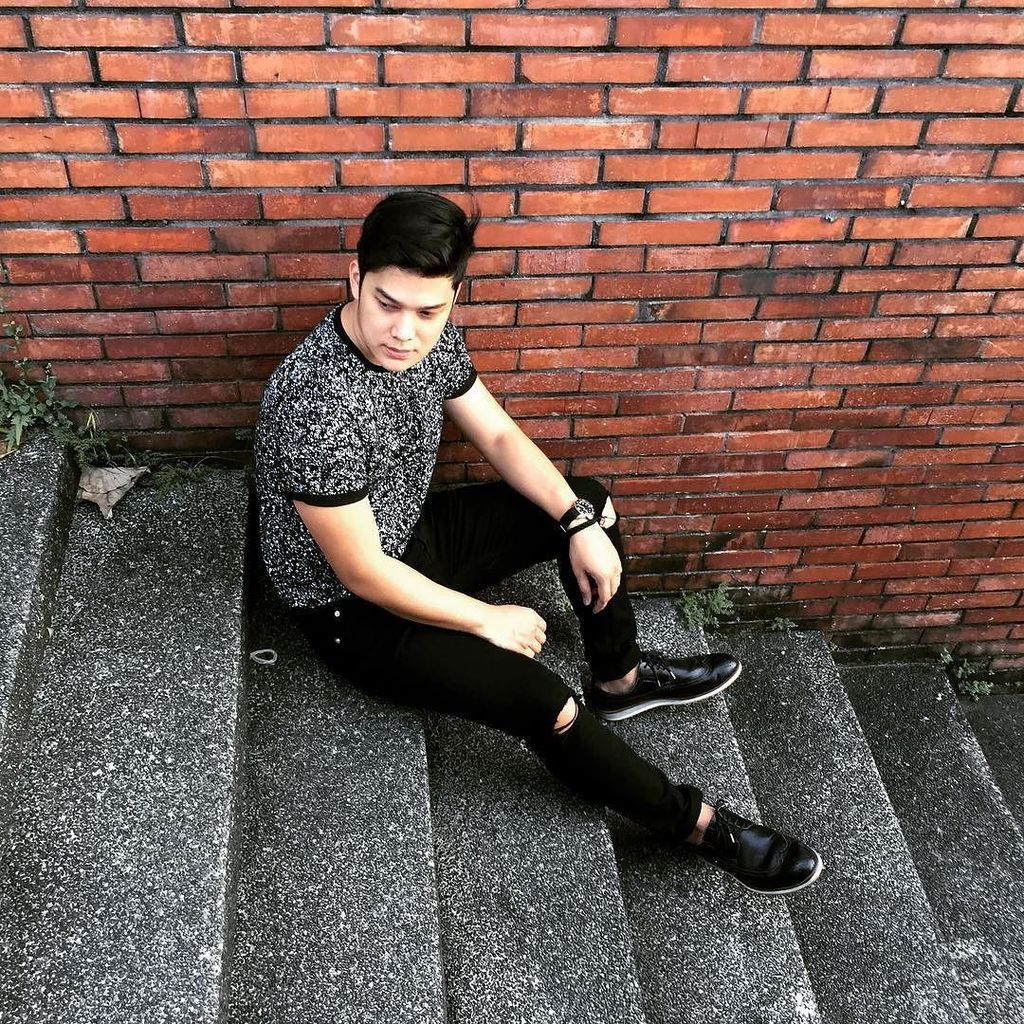 sephcham's tweet photo. #HumpDay outfit wearing my @topmanph jeans! 👌🏼 #ThisisDenim https://t.co/LbXqYYrwEr
