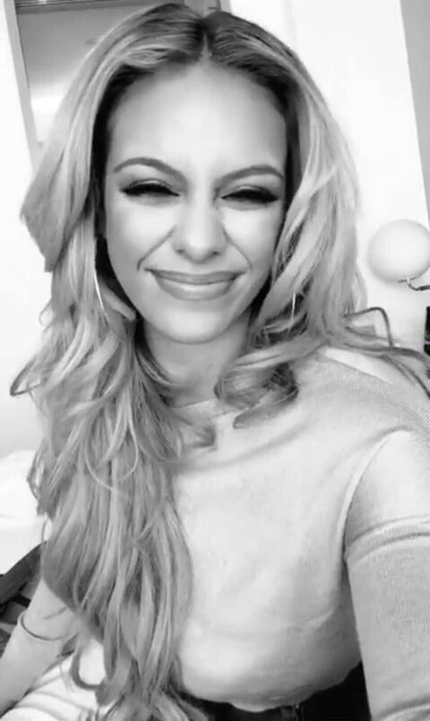 dinahjane tweet picture
