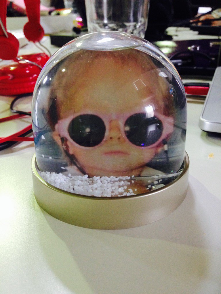 rebeccajmck's tweet photo. My face in a snow globe!! Best present ever @PhotoBox #PhotoBoxMagic https://t.co/Jvy5Aw3hPL