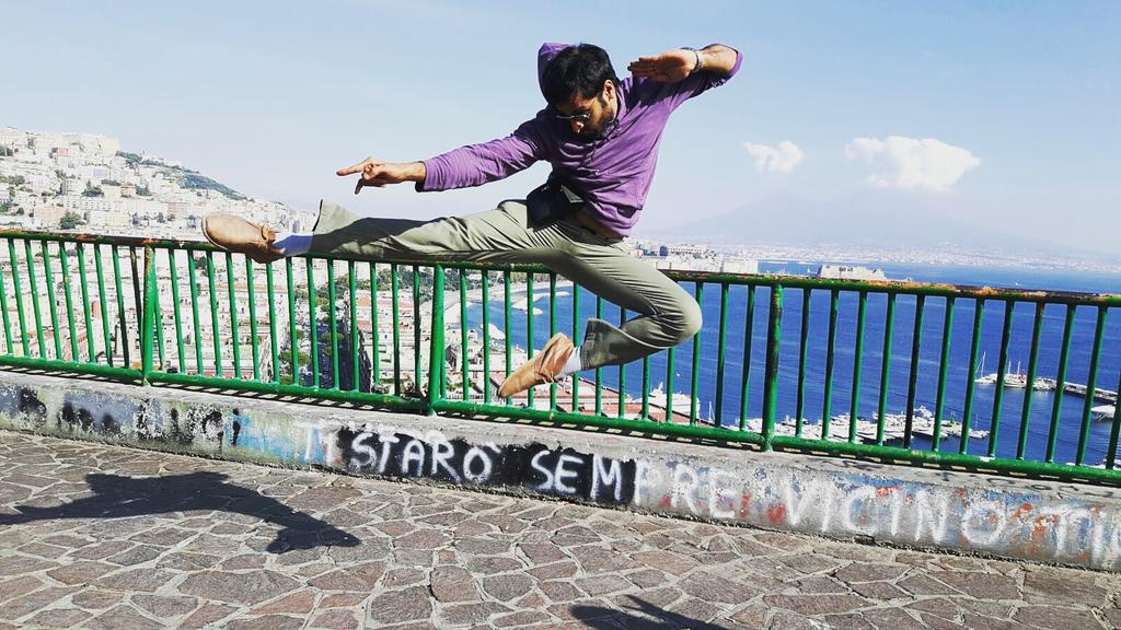vaibbhavt's tweet photo. Happiness is... Travelling the world and beyond! At Naples! Jai #IMFAA!
#VTOfficial #VTTravels #MarvelousNaples https://t.co/CqawO4ZdC2