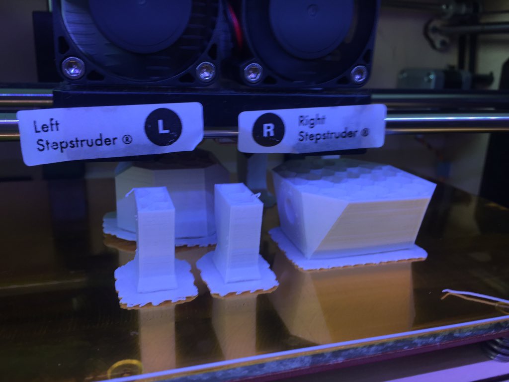 Nerd_Rider's tweet photo. Test-Druck für das heutige Event. Als nächstes wird der Carbon-Drucker aufgebaut #3DPrinting #maker https://t.co/oNGwFXsfIP