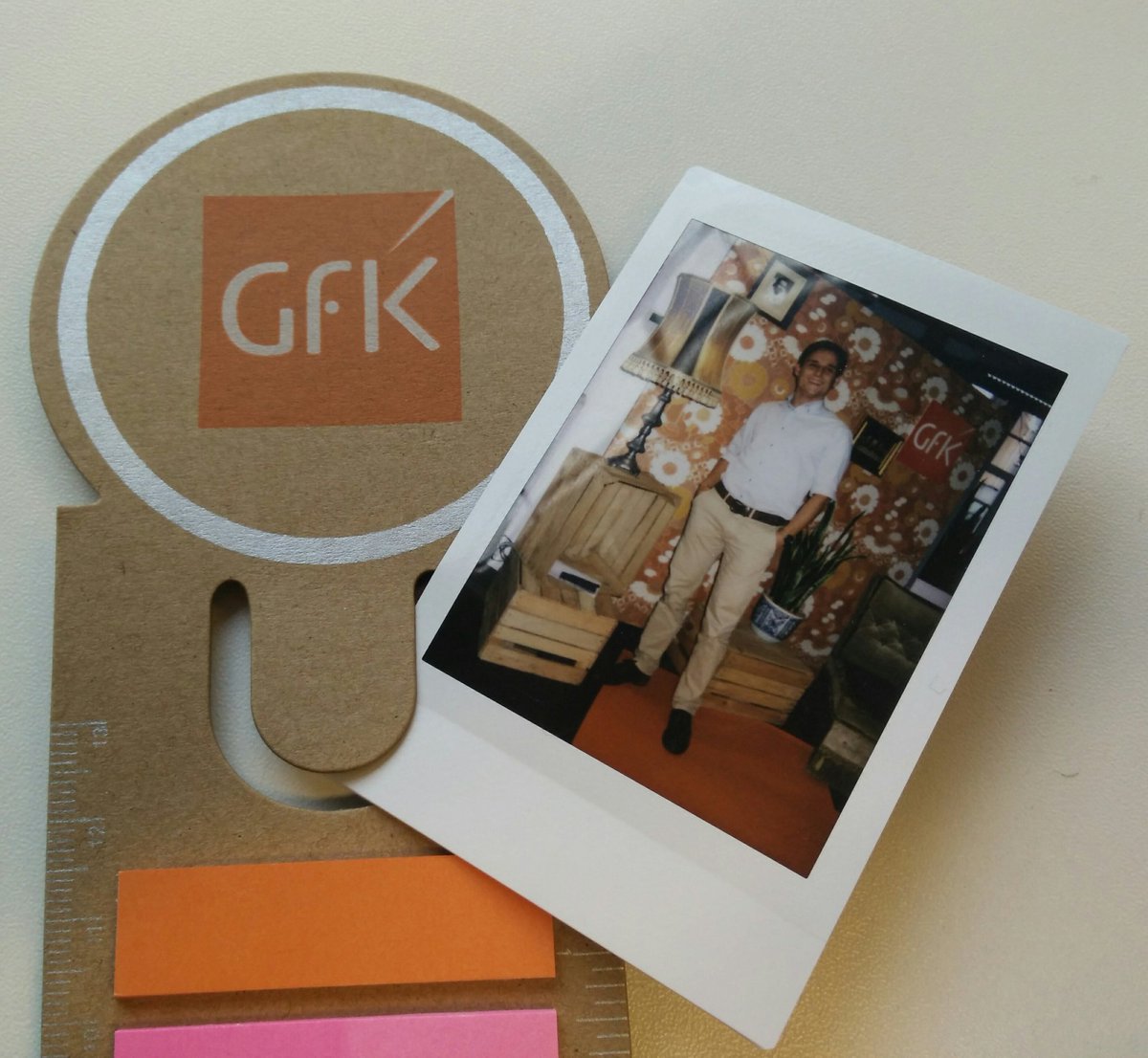 bhendrickx88's tweet photo. Souvenir of our #GfKPopUp inspiration event! #mrx #postit #ruler #bookclip #polaroid @GfK https://t.co/mBW3aKhCEC