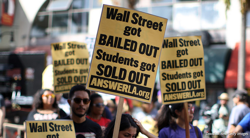 MarketWatch's tweet photo. The average student debt grew from $18,550 in 2004 to $28,950 in 2014, a 56% jump: https://t.co/oNZryLXMPX https://t.co/utFnKZJPcY