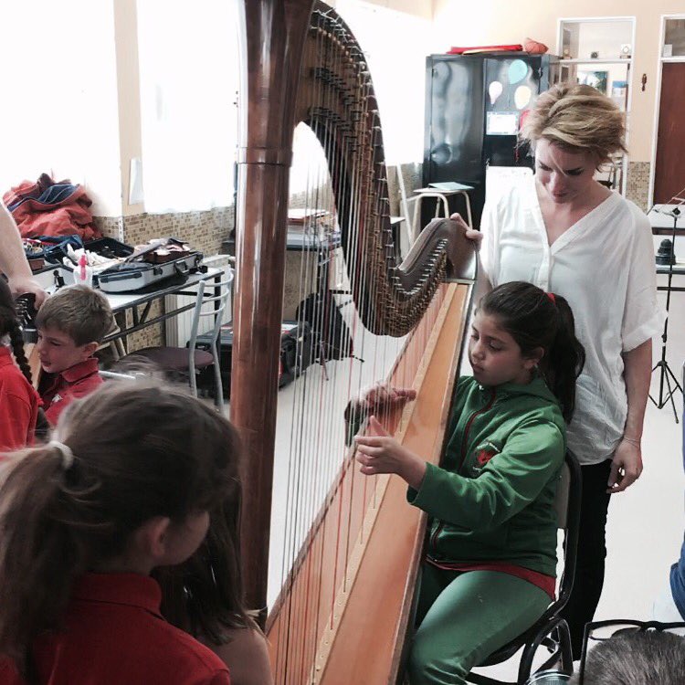 huwthomas's tweet photo. The harpist Catrin Finch at Ysgol yr Hendre, the bilingual (Welsh/Spanish) school in Trelew #Patagonia150 #NOWTour15 https://t.co/dP8nXamxeE