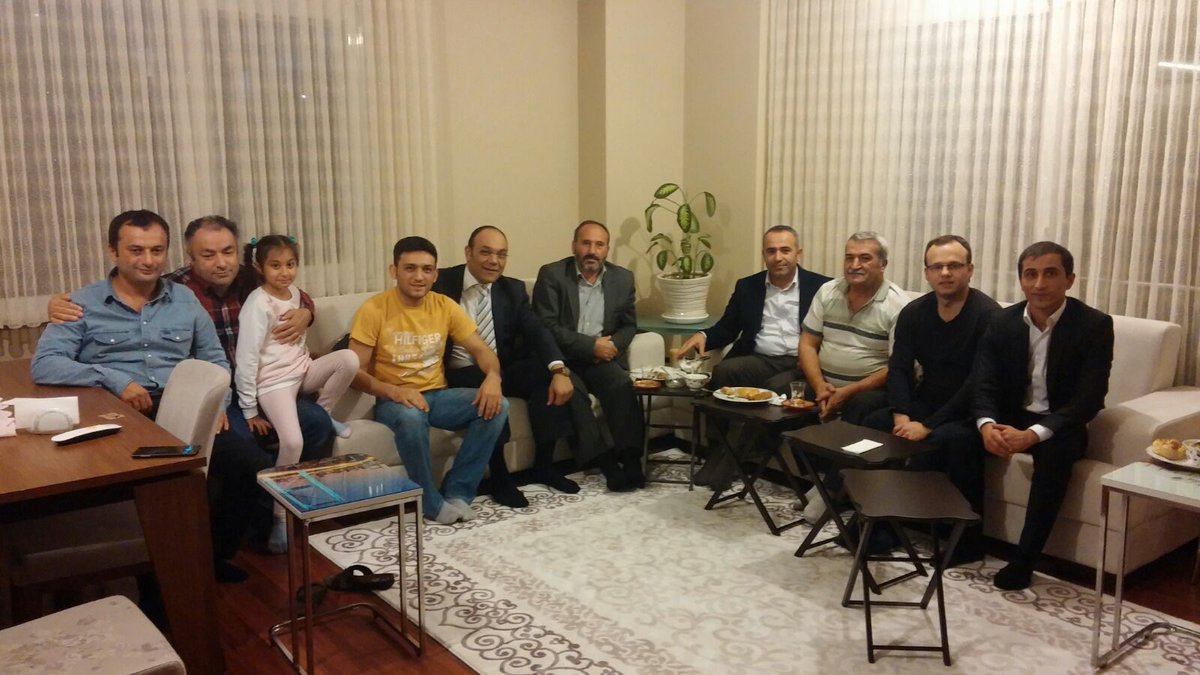 argeumr's tweet photo. Zabıta Müd.Murat Yeşilkaya ile Şerif Ali Mh.Besa Sit.Sohbtmz. @ESEDATCAKIROGLU  @NYEKELER @salhozden1964 @ekanariya https://t.co/K6rwX7A9fb