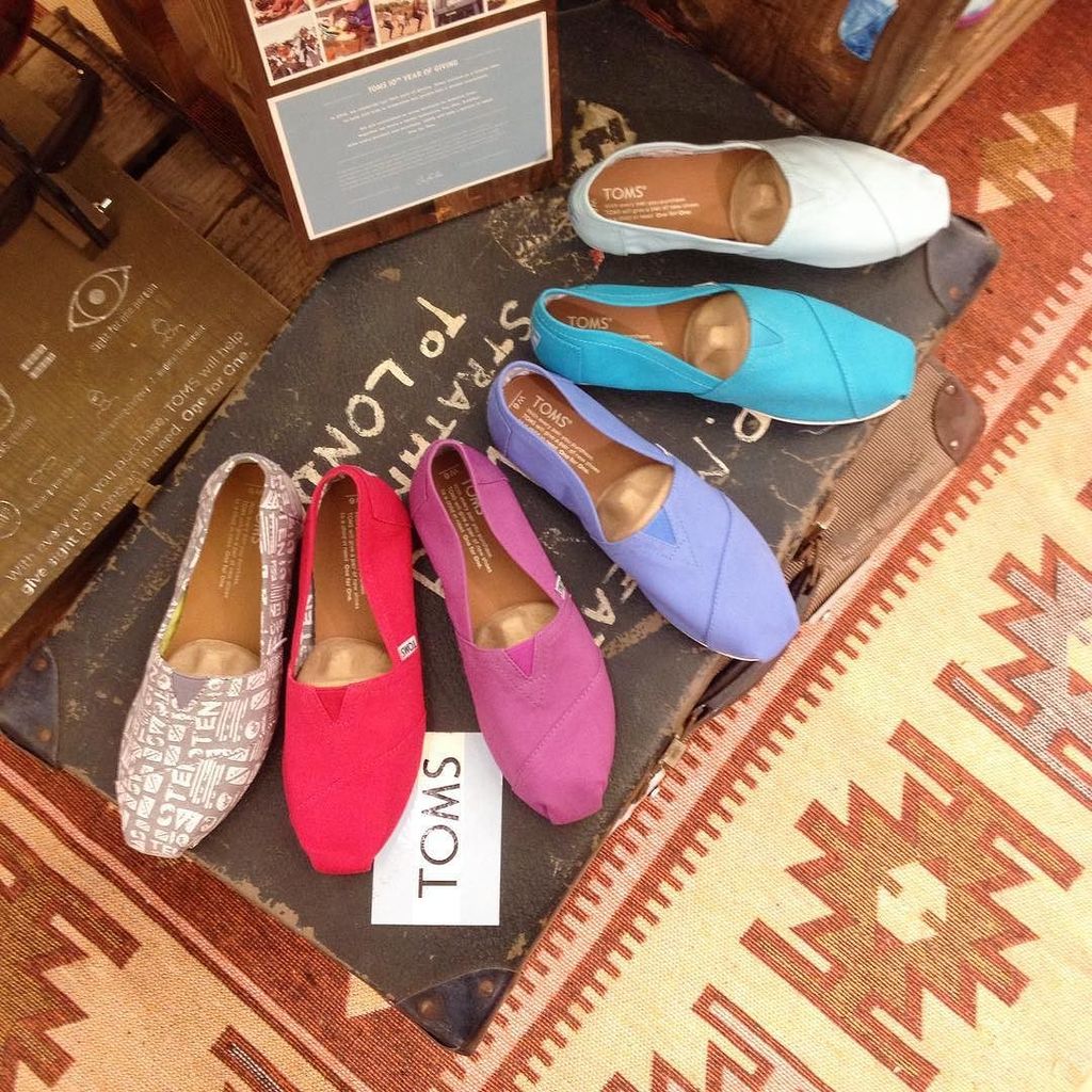 georgie_mb's tweet photo. Seriously in love with @toms new SS16 colours to celebrate their 10th birthday! #modusss16 https://t.co/vW0wsNzqG3 https://t.co/qTriIoLSLN