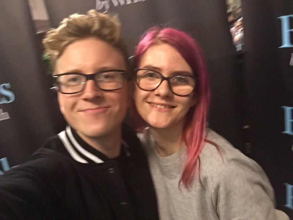 cosmospml's tweet photo. I still can't believe I met this amazing human today, love you loads ๐จ๐ @tyleroakley #BingeTour https://t.co/wtOFXoo8Hb