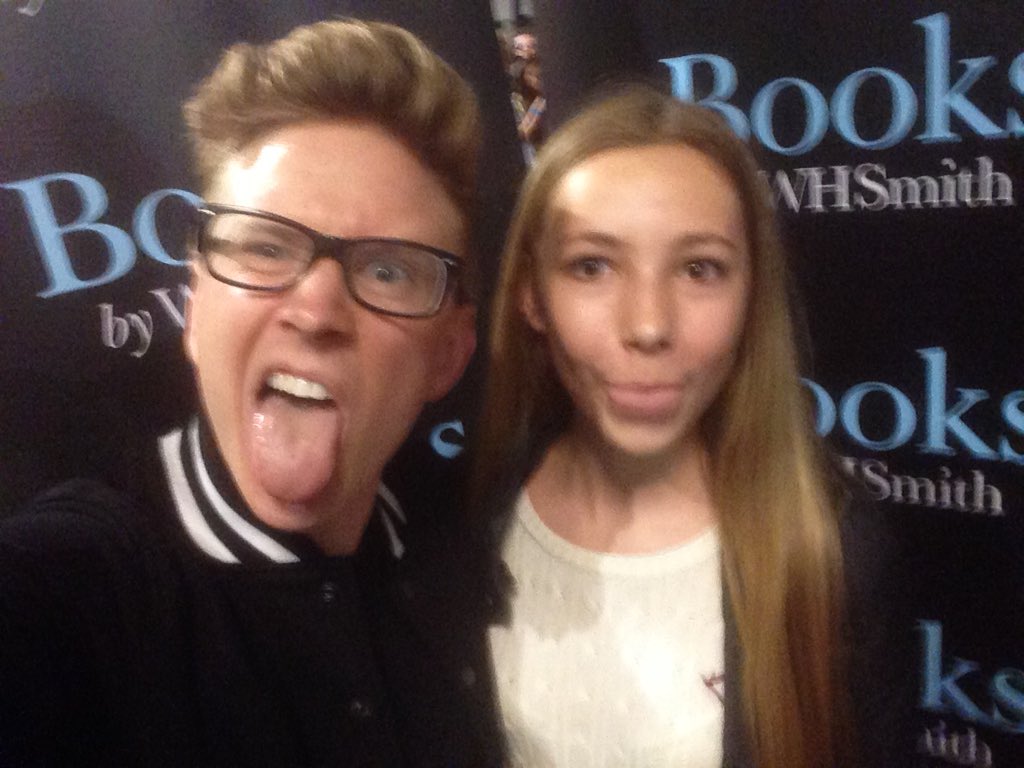 xgracexo's tweet photo. Love you so much๐๐๐I loved meeting you! Your so nice๐ @tyleroakley #BINGEBOOK #bingetour https://t.co/kH7xAiM99h