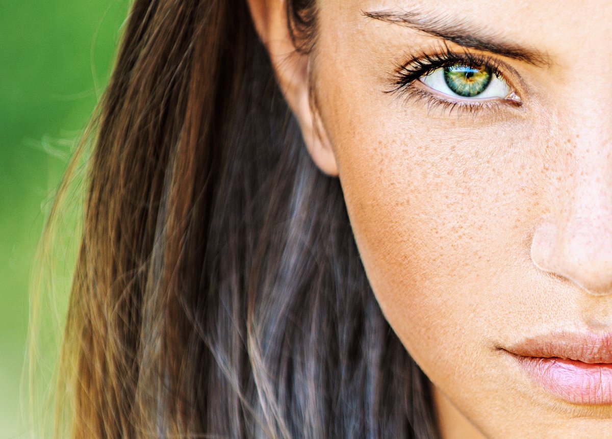 ACIcomms's tweet image. Beautiful. Brilliant. And getting the attention of attendees during the @MtRainierSCTE vendor show.  It's EMERALD!