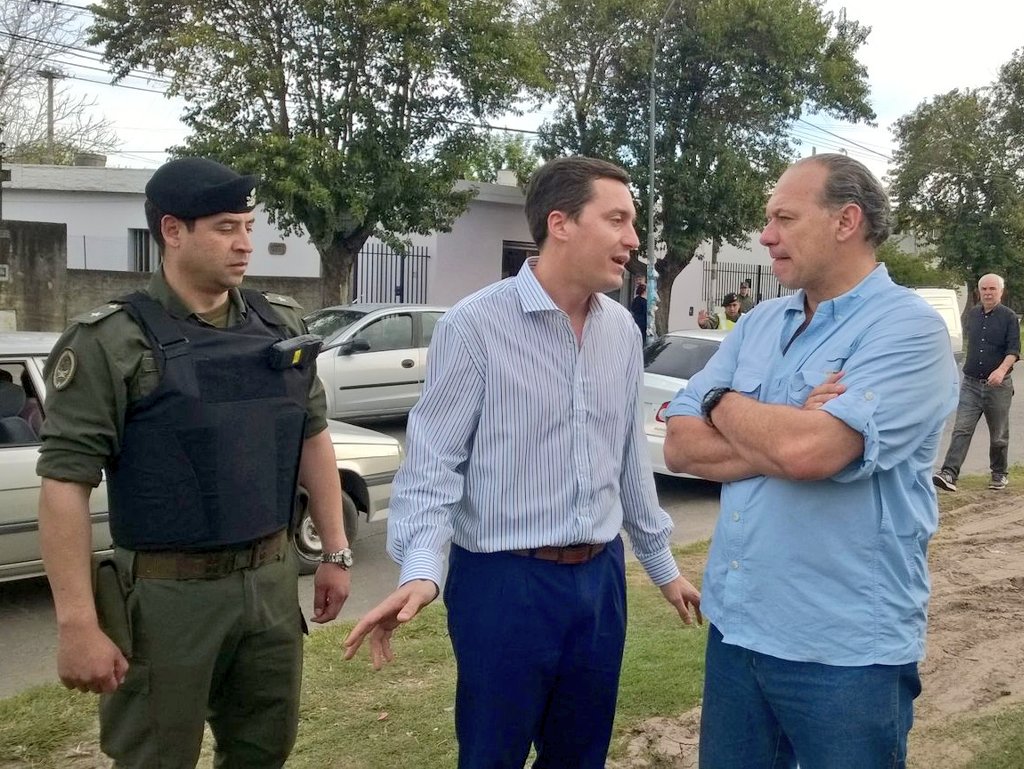 Recibiendo a <a href="/SergioBerniArg/">Sergio Berni</a> y Gendarmeria Nacional #VallaGdorGalvez #VGG