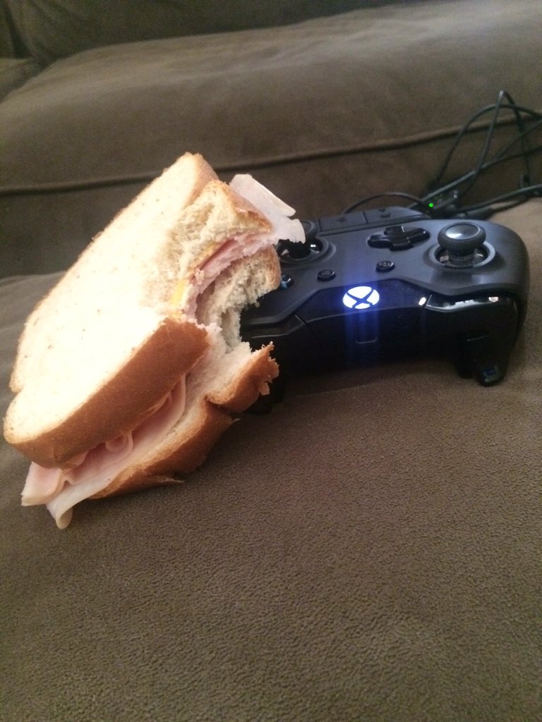 Sad_Gaming's tweet photo. Turkey sandwich https://t.co/AVl9yZ70gG