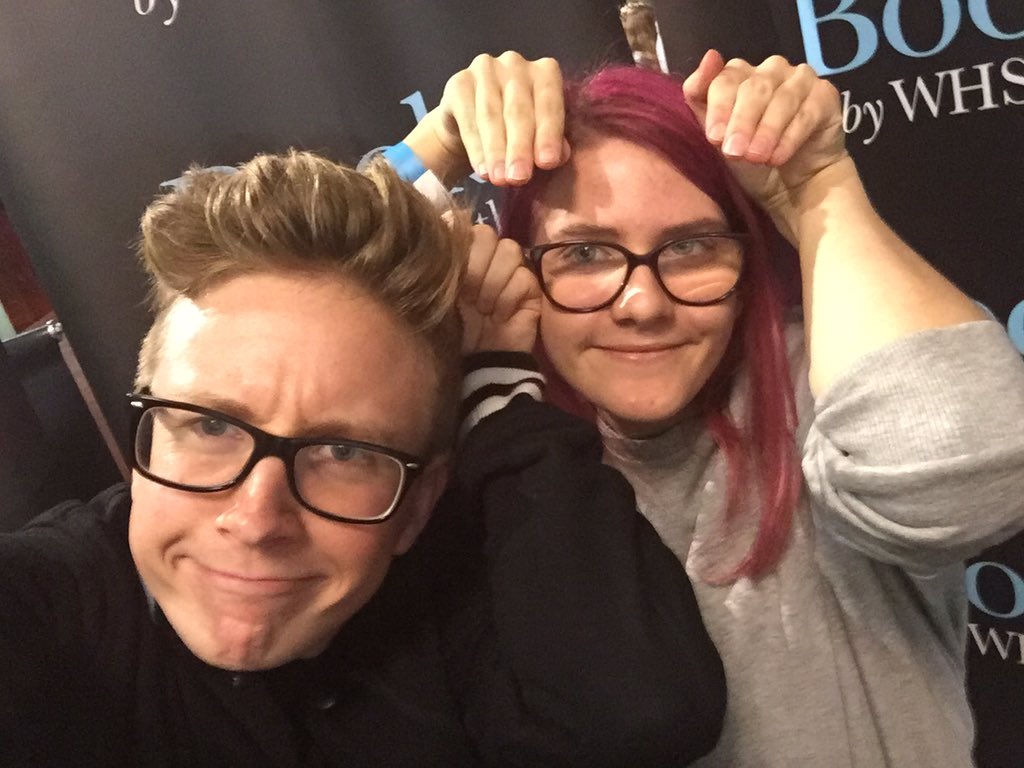 cosmospml's tweet photo. @tyleroakley Aww โค๏ธ๐จ #BingeTour https://t.co/gofTneO601