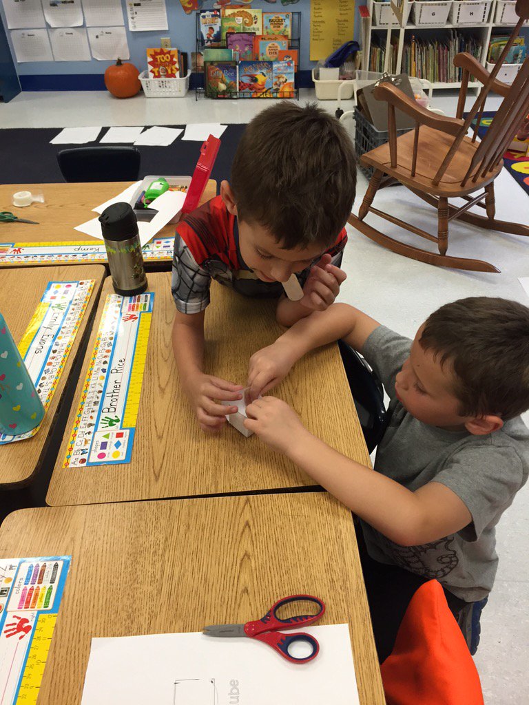 BarbThompson17's tweet photo. First grade ELM-Making zoos out of 3-D shapes #feslearns https://t.co/FXUVKNNPM3