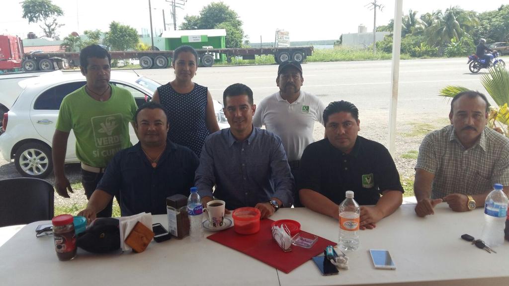 verdebacalar's tweet photo. @CarlosToledoM @arielcordova18 delegado estatal del PVEM https://t.co/RLclF2PkPb