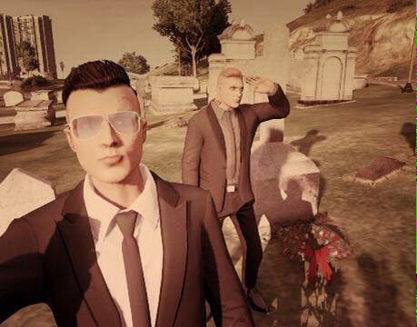 DonovanGTAV's tweet photo. With @JerseyGTAV saying a final good bye to Brody:( best twin in the world my lad mann😭have fun up there mate:(! https://t.co/vlGLOyVL1D