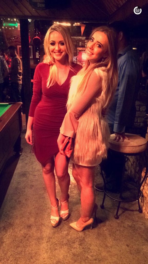 LauraSmullen's tweet photo. @AmbersMusic 👭👭❤️ https://t.co/O0ll7rdtGS