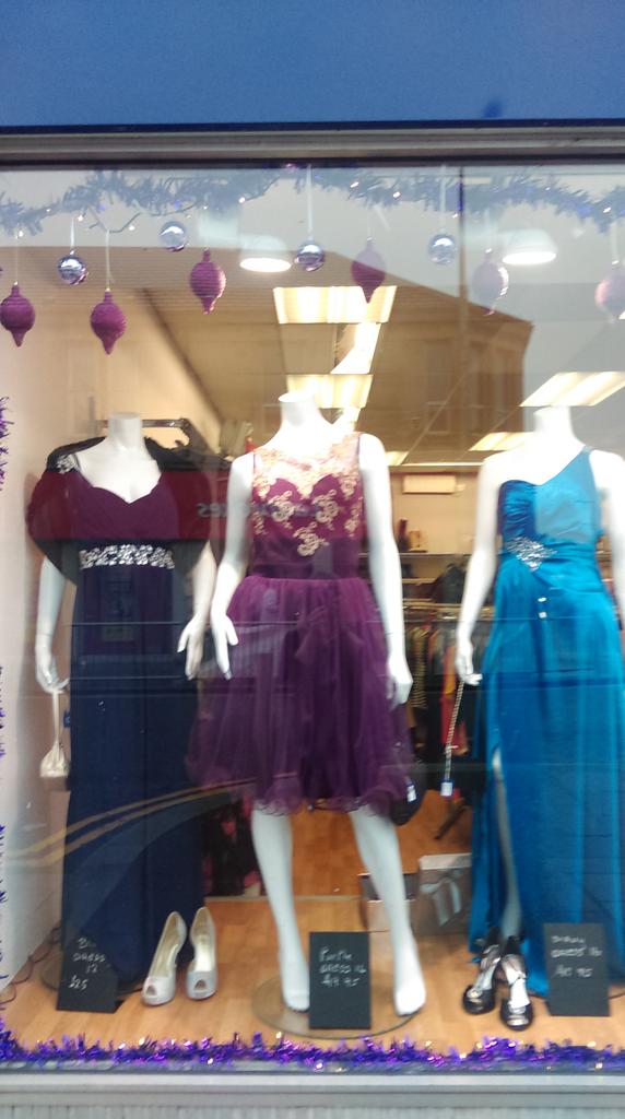 CarrieCRUK's tweet photo. Itching to start your #Xmas #shopping? Visit your local #CRUK shop today! https://t.co/nQcTcom8tY