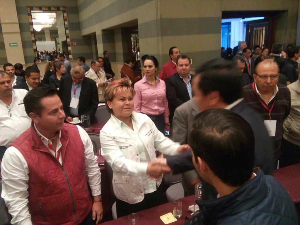 MerloIsabel's tweet photo. En el Taller Nacional de Delegados de #Sedatu con el #Segob LIC @osoriochong . https://t.co/1C2cofntpn