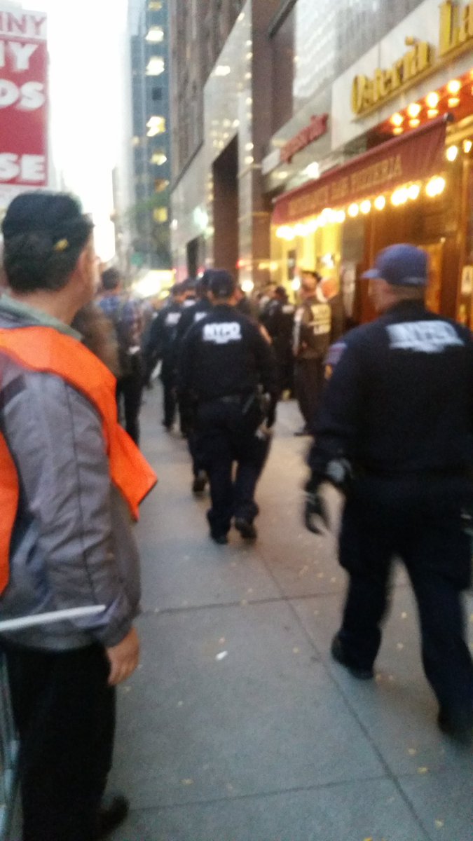 avitale's tweet photo. Arrest team moving in #respectcuny #cunyneedsaraise https://t.co/36sPeuaalC