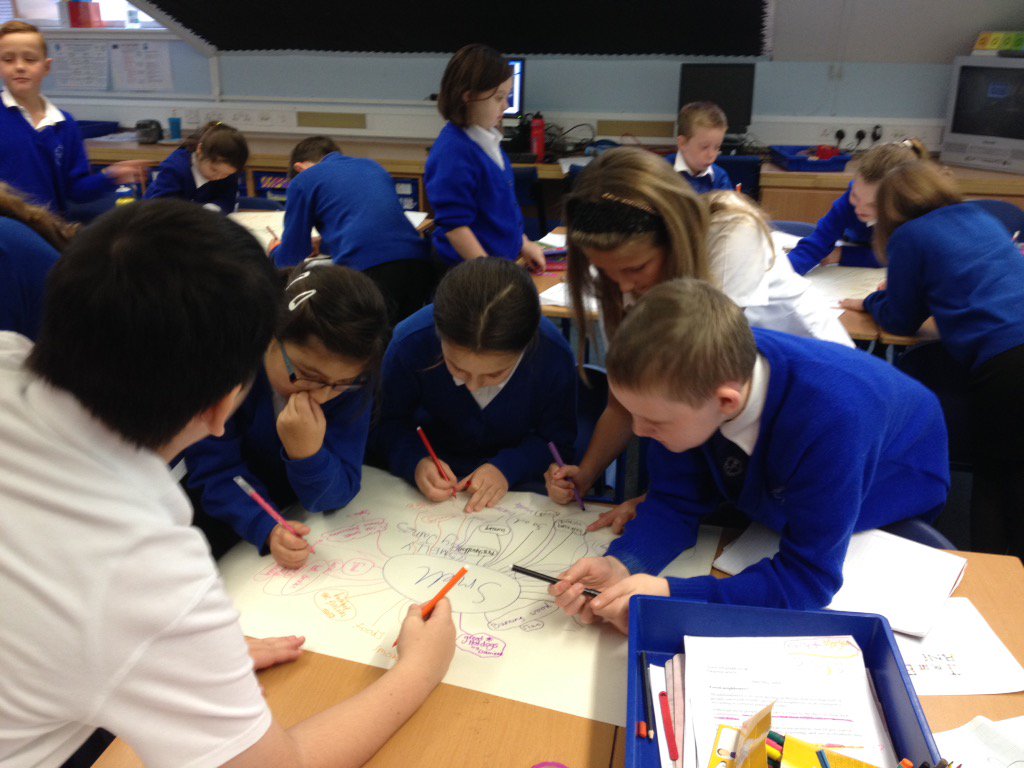 MrssmithG's tweet image. P6 @airthprimary @MrsPollockAPS co-operatively sharing ideas for their Firework poems! #carousel #generatingideas