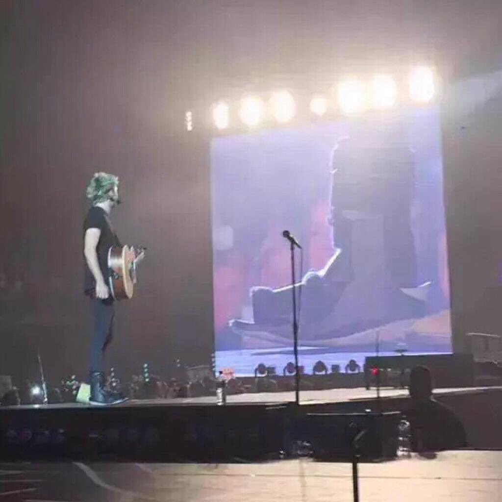 otrataughtus's tweet photo. otra taught us how good the camera man in charge of the big screen is at his job https://t.co/2oqbyTuP99