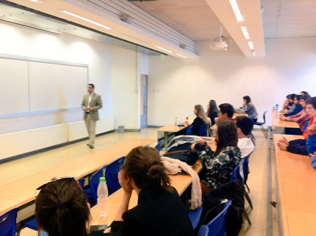 UAI_VINA's tweet photo. En charla de análisis sobre la Reforma Laboral en Chile con Sergio Gamonal @UAIDerecho @Avancemos_UAI https://t.co/0eThSAP6an