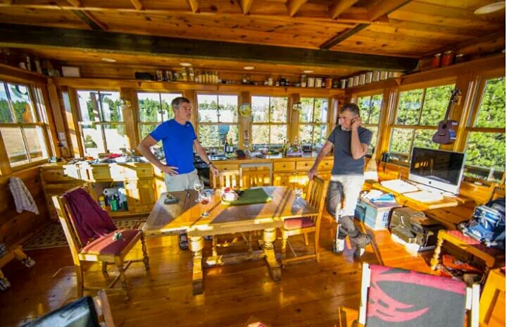 RvSmartly's tweet photo. Check out this cool tiny house. What a location! https://t.co/3RUWZcXLQR