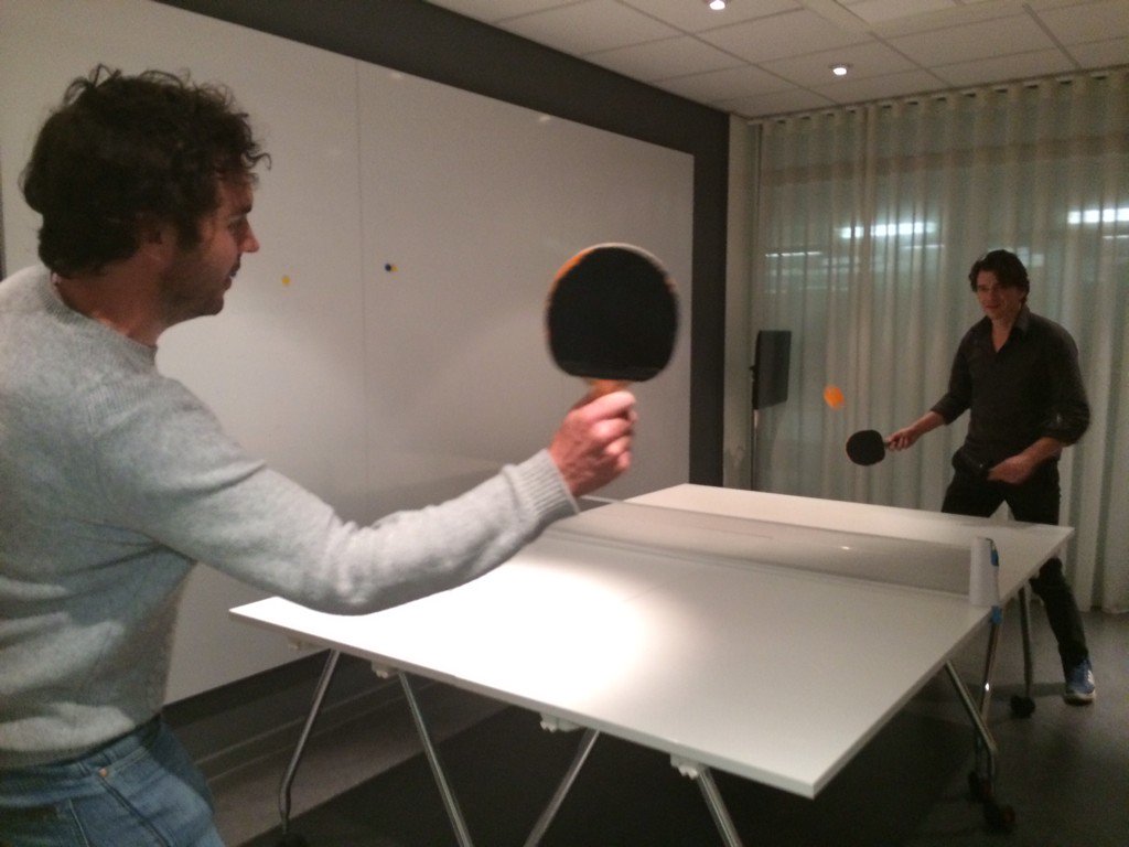 Spelletje pingpong tussen <a href="/damongameau/">Damon Gameau 🌎</a> en <a href="/dimitriverhulst/">Dimitri</a> als voorbereiding op <a href="/VanGilsengasten/">Van Gils & Gasten</a>.
