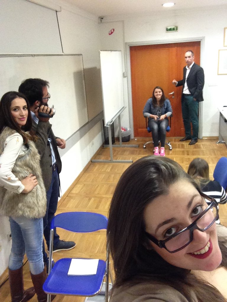 SisovicSanja's tweet photo. Ekipa #compass15 sprema vjezbu #javninastup cc @Vefpg @Sale_tajov https://t.co/w62aZzJQn7