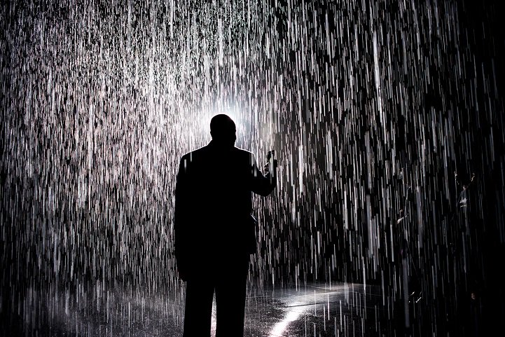 mymodernmet's tweet photo. .@rAndomHQ's indoor #RainRoom—where visitors don't get wet—arrives in #LosAngeles https://t.co/Ya7jem4Zjl @LACMA https://t.co/mWijU3UXZz