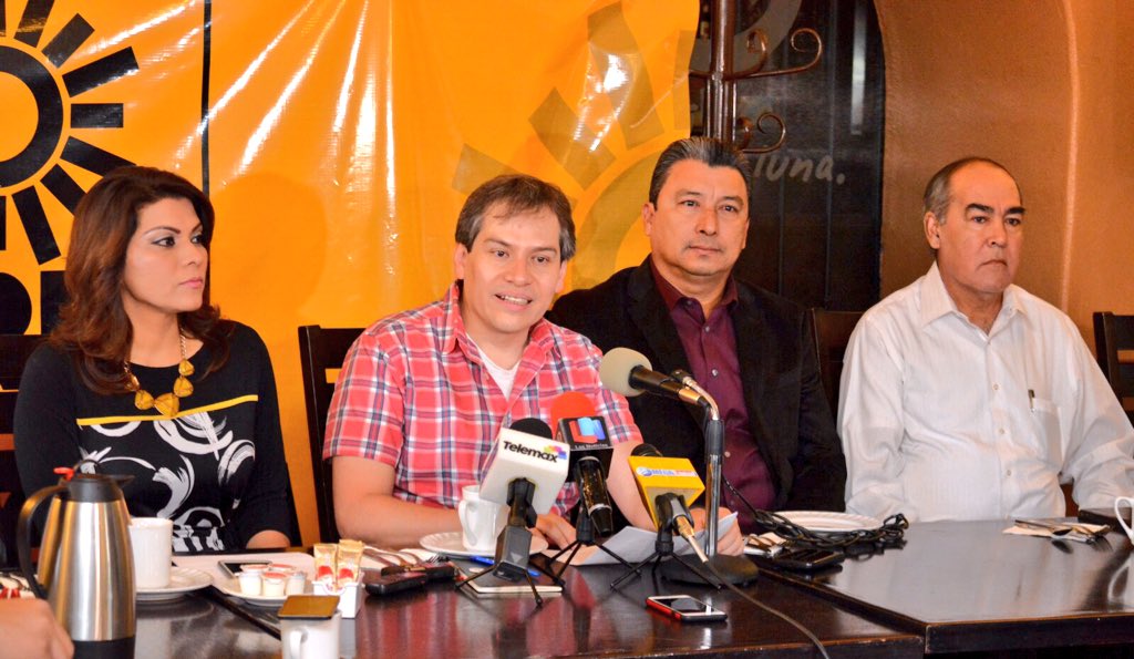 LoreniaValles_'s tweet photo. Conferencia de Prensa #PRDSonora, encabezada p/ el Delegado Manuel Oropeza, #InicioDeUnaNuevaEtapa #Unidad #Proyecto https://t.co/D8ND99BfGs