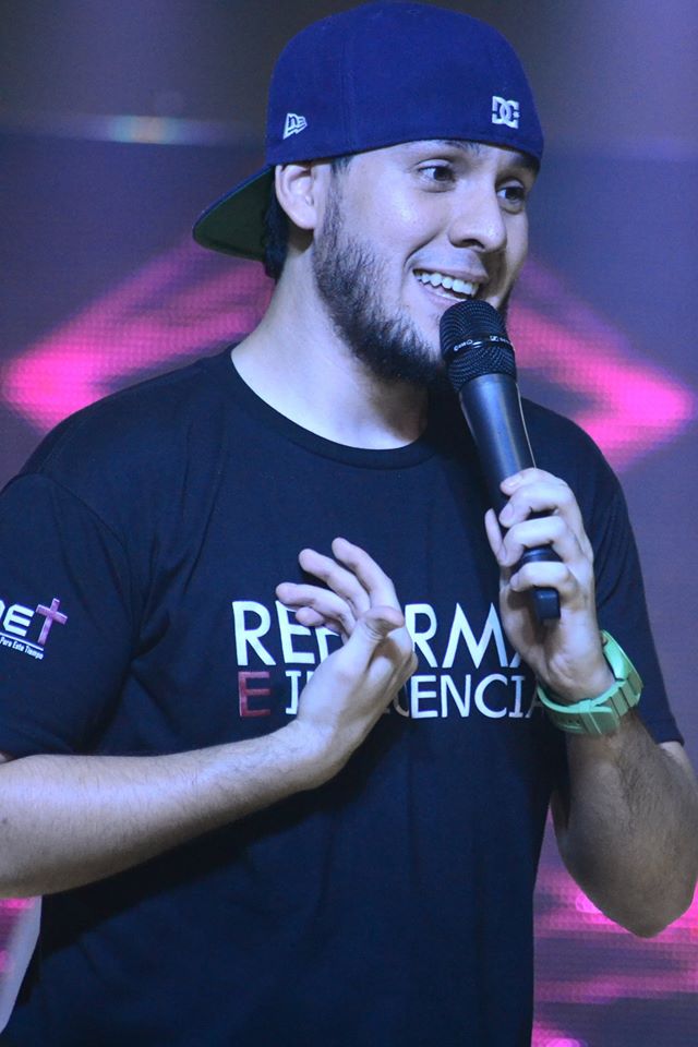 katiuscaurdanet's tweet photo. Juanpa dando su testimonio que fue de gran bendición.
@PactoDeGracia en #LOAD2015
@Juanpapdg @CharlsPDG @IsaacPDG https://t.co/g5pYm3MrhW