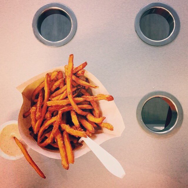 redcardmealplan's tweet photo. Come to Mad City Frites for $1 regular frites all day today! #RedCard #WednesdaySpecial 📷: @madcityfrites https://t.co/TVm85FbEen