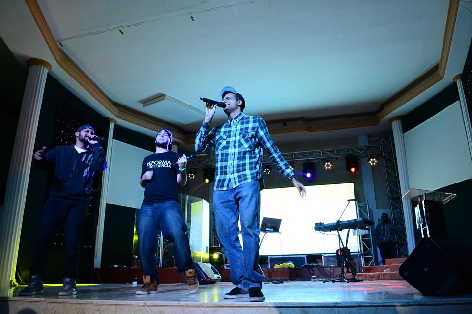 katiuscaurdanet's tweet photo. Ellos Son @PactoDeGracia en #LOAD2015 @adslgoficial
@Juanpapdg @CharlsPDG @IsaacPDG
Dios los siga bendiciendo ☺♥ https://t.co/fKfxGFeLQ4