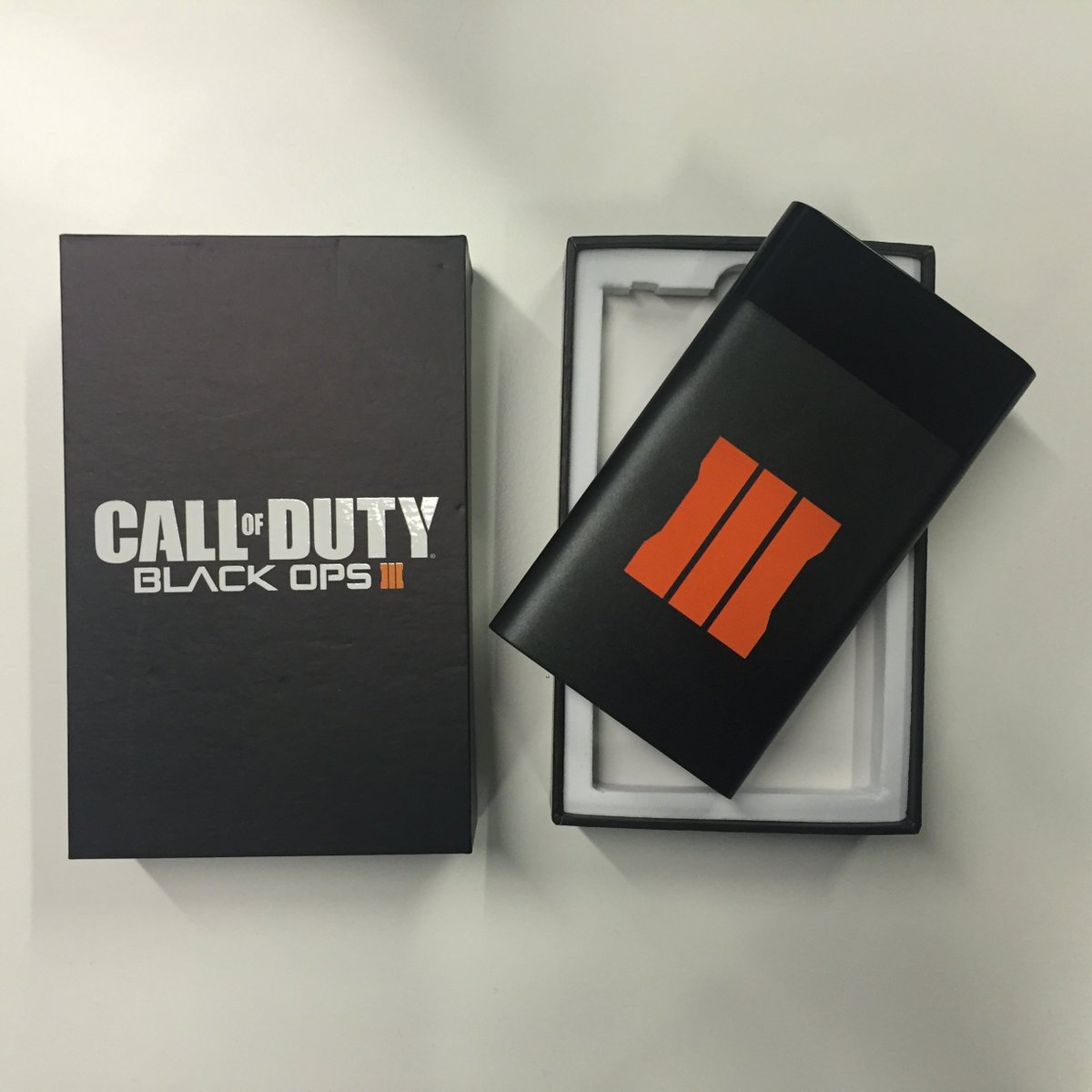 charlieINTEL's tweet photo. [COUNTDOWN] UNDER 2 DAYS TO GO! RT + FOLLOW for a chance to win a LE @CallofDuty #BlackOps3 Phone Charger (24 hours) https://t.co/bKHJpImc7h