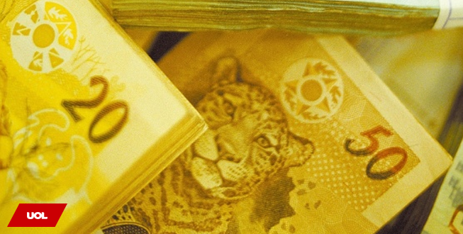 UOL's tweet photo. Salário mínimo em outubro deveria ser de R$ 3.210,28, segundo Dieese https://t.co/iEWEOK0gsP https://t.co/PxUKLH77gs