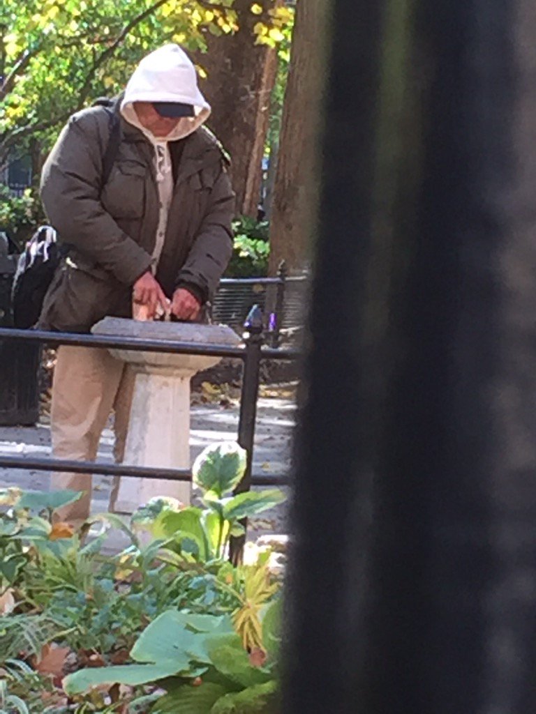 ThingsWendySees's tweet photo. @NYPDnews @nypost @NYPD13Pct man peein in water fountain in Stuyvesant Sq Park @NYDailyNews @Gothamist @DNAinfo https://t.co/OiurCzG3FJ