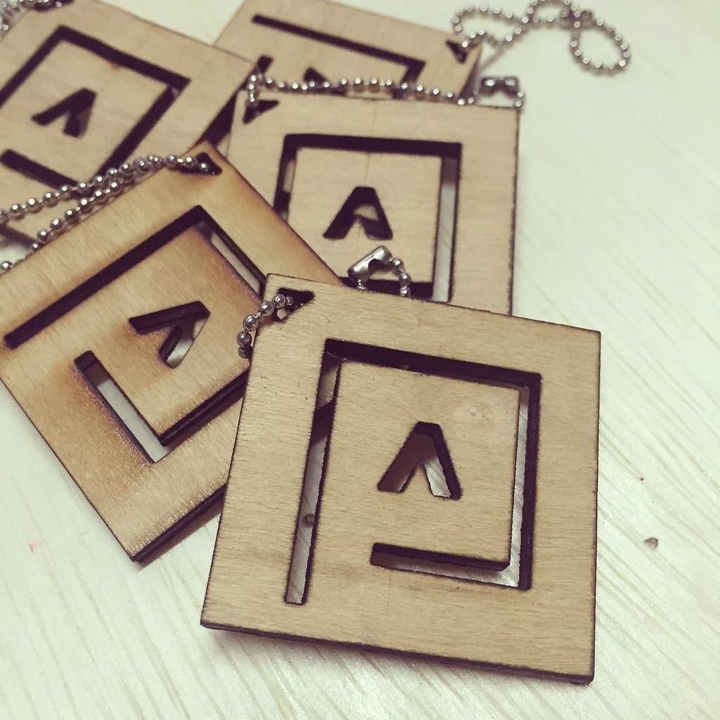 bsbfablab's tweet image. Chaveiros contados a laser para nossos amigos do PROA!  De Brasília para Natal! 🕶☀️✈️#diy … ift.tt/1Ns0OYn