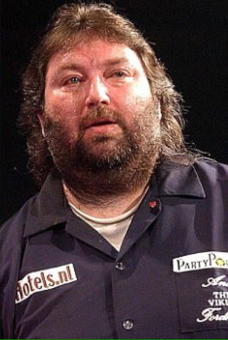 SkySportsDarts's tweet photo. Saturday Night is what makes the Grand Slam special 2 Legends of darts in action. BDO or PDC we #lovethedarts https://t.co/TaI9nhjpkS