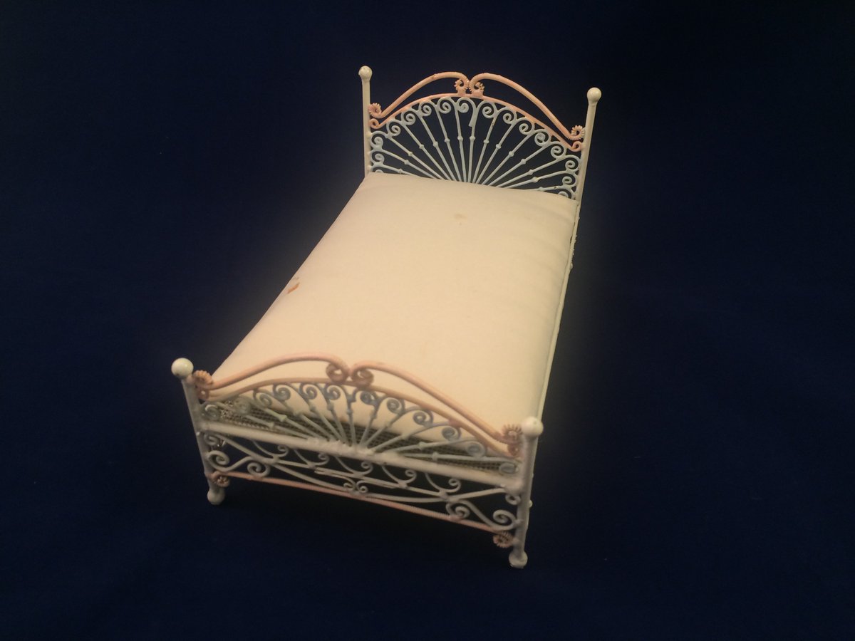 Delaney_Layne's tweet photo. White and pink filigree twin 1/12 bed.  Very intricate! Includes mattress!
#mini #victorian
 https://t.co/d9hNEjE4kn https://t.co/T2t62ACGmQ