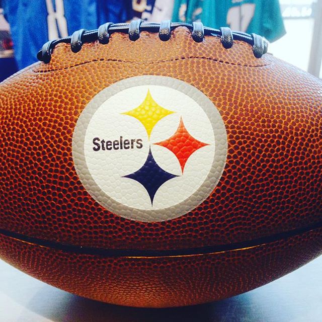 TheLockerpty's tweet image. Balones de la NFL de tu equipo favorito ven en busca del tuyo a @TheLockerpty