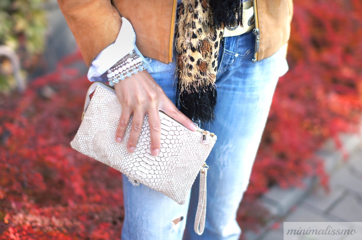minimalissmo's tweet photo. Suede jacket, jeans and animal pattern acesories. https://t.co/ccdM9qzmnF https://t.co/mOQl3bxs9V