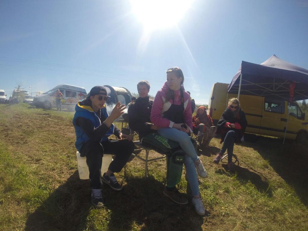 martty_sixx's tweet photo. #tb summer. #talking_shit https://t.co/mFNfpySQr7