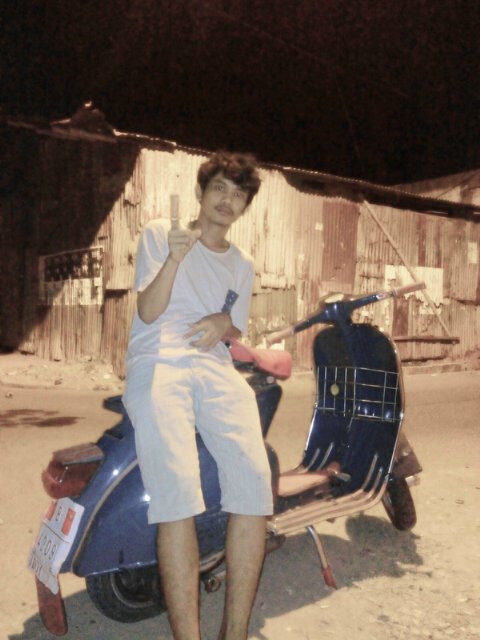 AnggaAnggadatuk's tweet photo. Di jual ni Vespanya #inbox #hehehe https://t.co/NdGNKTYEZl
