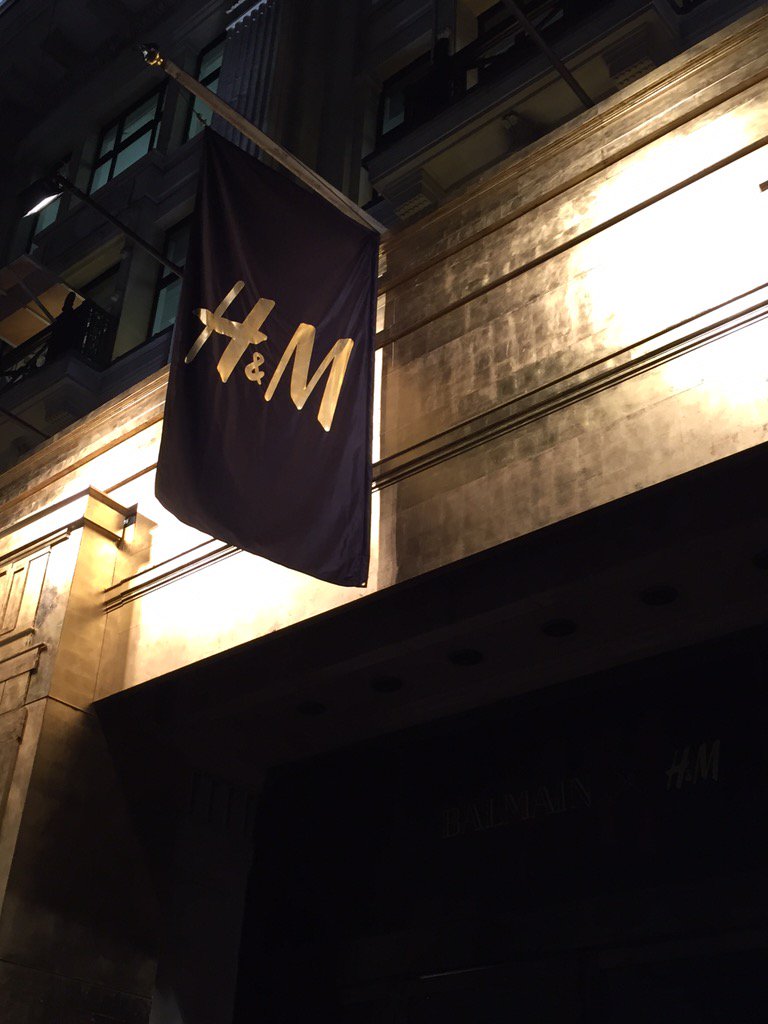 pferrari_b's tweet photo. THIS is happening @hm @Balmain @kellygerbaldi Nerves are setting in, queues around the block @ELLEUK https://t.co/LQKVFv0SOJ