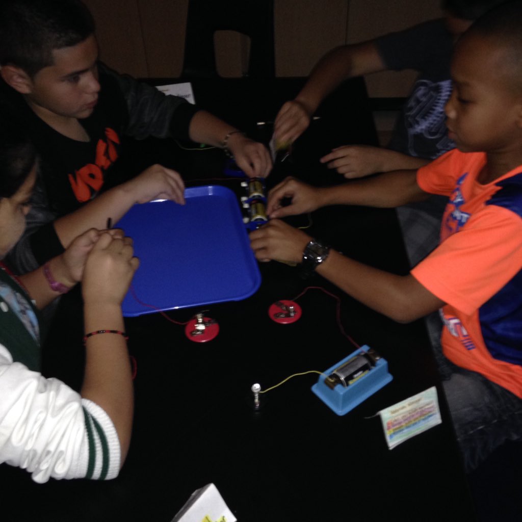 MrsNovakJones's tweet photo. Circuit Lab w/sound,light &amp; mechanical energy! Modeling for 5 th grade! @pmeseagles @DrHodgin #manorisd https://t.co/q2h05PBEpo